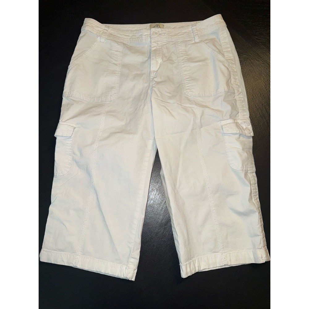 St. Johns Bay Capri Pants Womens 10P White Mid Rise Beach Pool Vacay Summer Prep